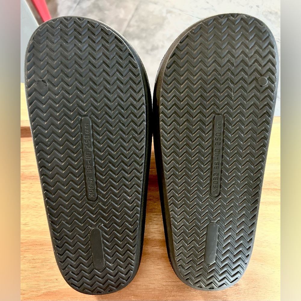 J SLIDES Beach Slides - Black Size 8 - Picture 2 of 4
